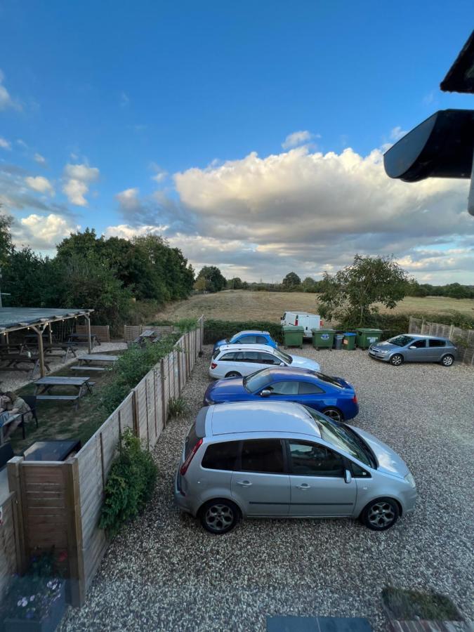 Hotel The Six Bells Beenham Exterior foto
